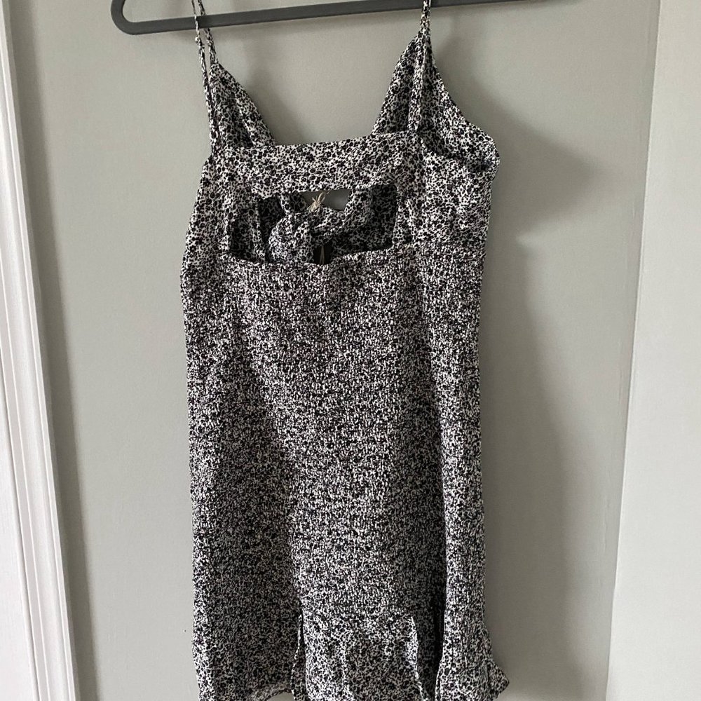 Ditsy Cut-out front dress - Picture 4 of 4
